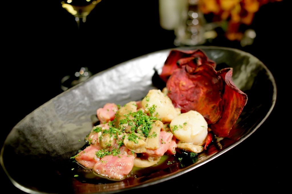 GNOCCHI-DI-BARBABIETOLA-CON-SALSA-AI-PORCINI-E-CAPESANTE