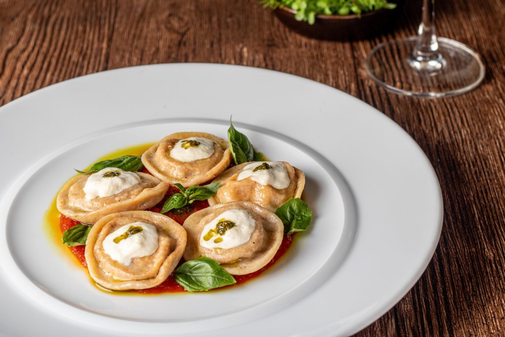 Bombette di Parmigiana, Pesto di Basilico, Salsa di Pomodoro e Burrata
