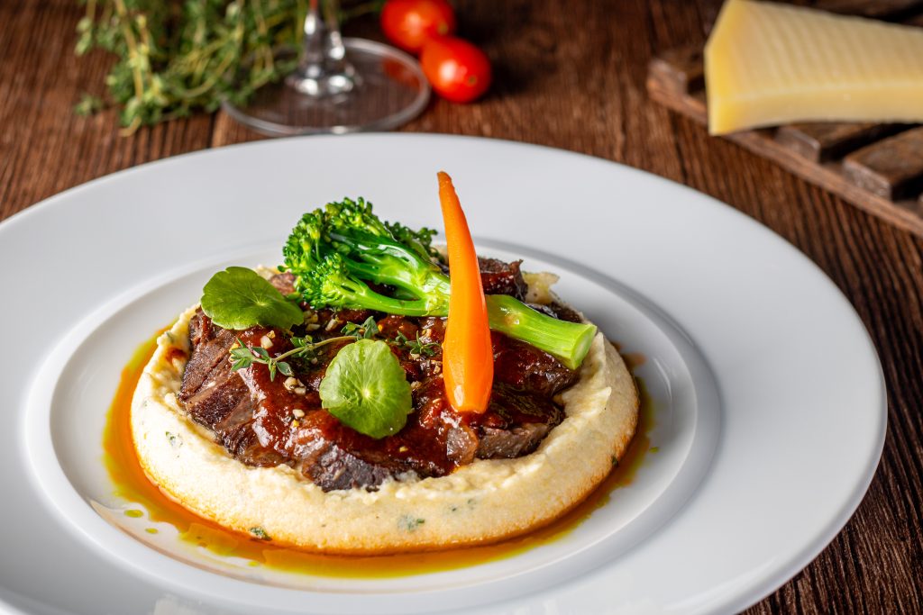 Brasato di Manzo al Vino Rosso con Polenta